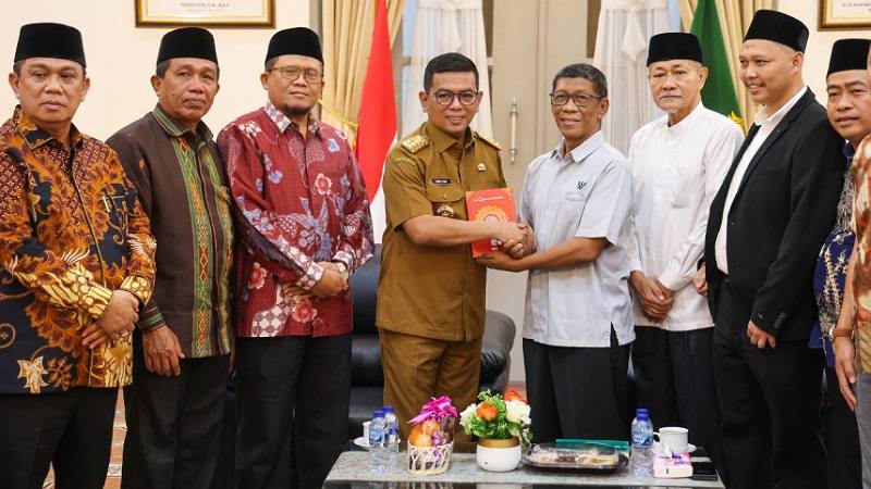 15 Ribu Mushaf Alquran untuk Banten! Andra Soni: Semoga Hilangkan Buta Huruf Quran